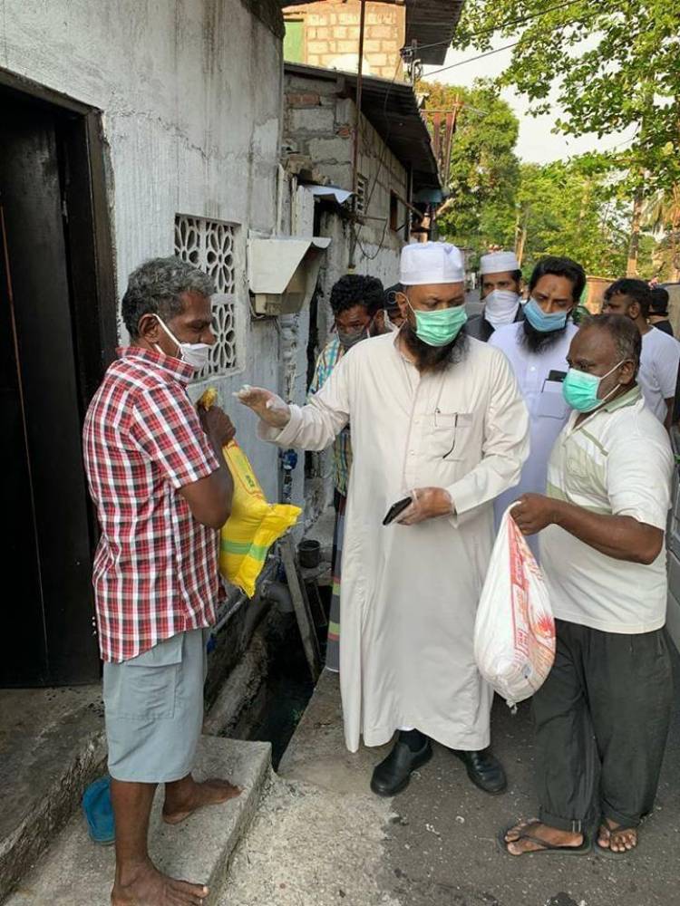 பசி போக்கும் நிவாரண பணிகளை விமர்சிக்காதீர்